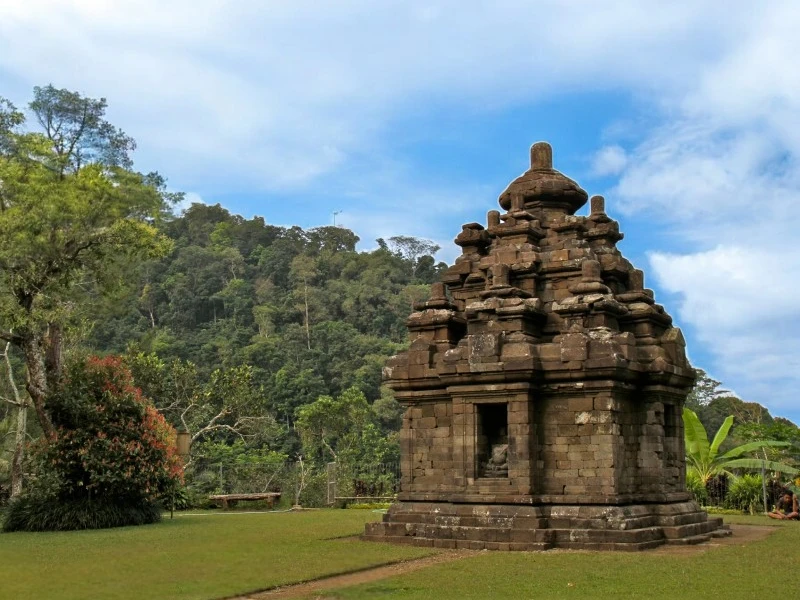 Candi Selogriyo, Review Sejarah, Hingga Mitos Mata Air Awet Muda