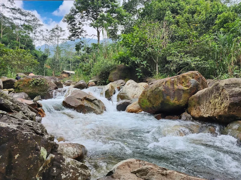 Menikmati Keindahan Alam di Curug Cibaliung Jonggol: Surga Tersembunyi di Jawa Barat