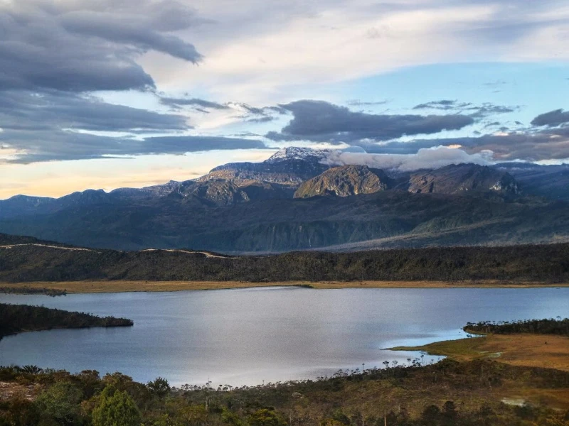 Danau Habema, Sejuta Pesona Danau Tinggi Di Atas Awan