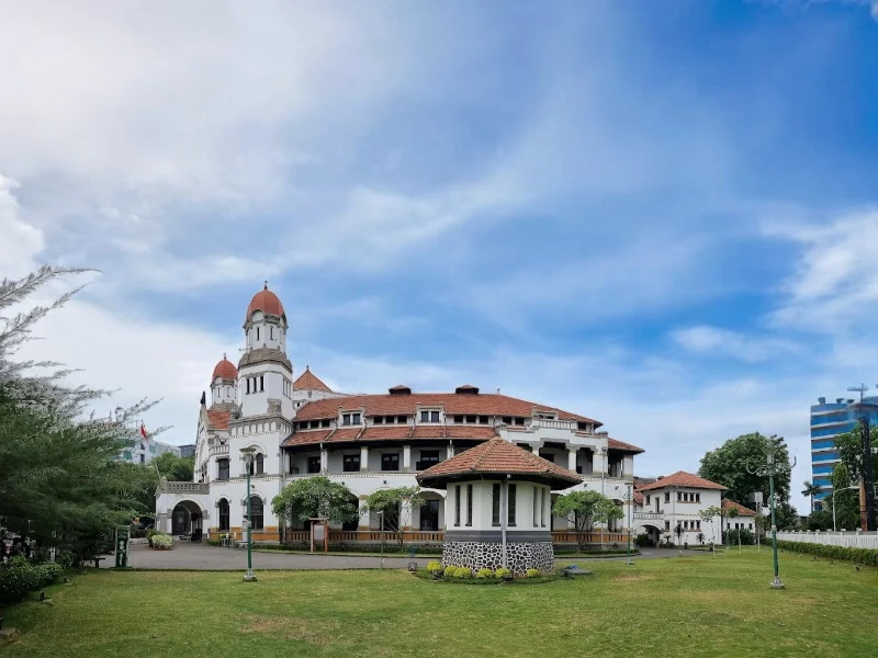 Lawang Sewu Semarang – Keindahan dan Misteri di Balik Seribu Pintu