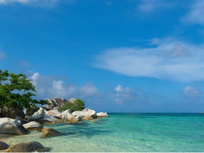 Pantai Tanjung Kelayang, Titik Awal Island Hopping di Pulau Belitung