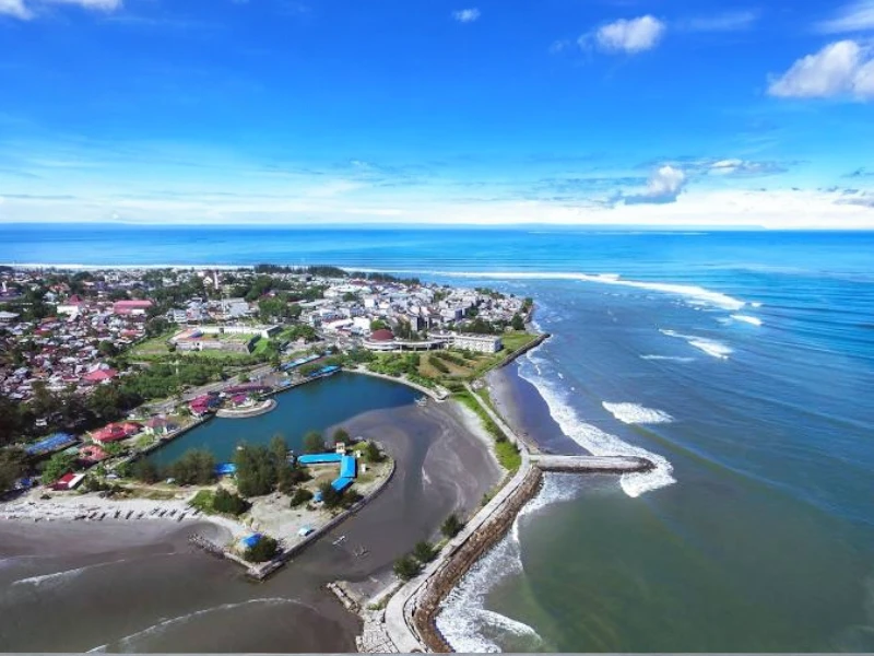 ikmati Keindahan Alam dan Sejarah di Pantai Tapak Paderi, Bengkulu