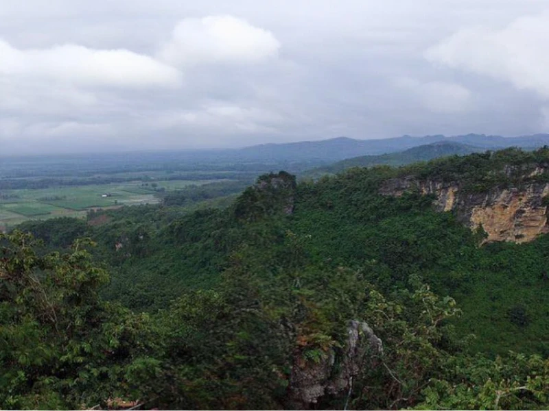 Menikmati Keindahan Bukit Pandang Ki Santa Mulya