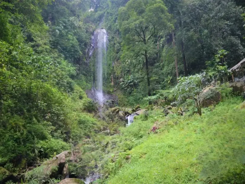 Menyegarkan Diri di Curug Lawe Secepit, Kendal