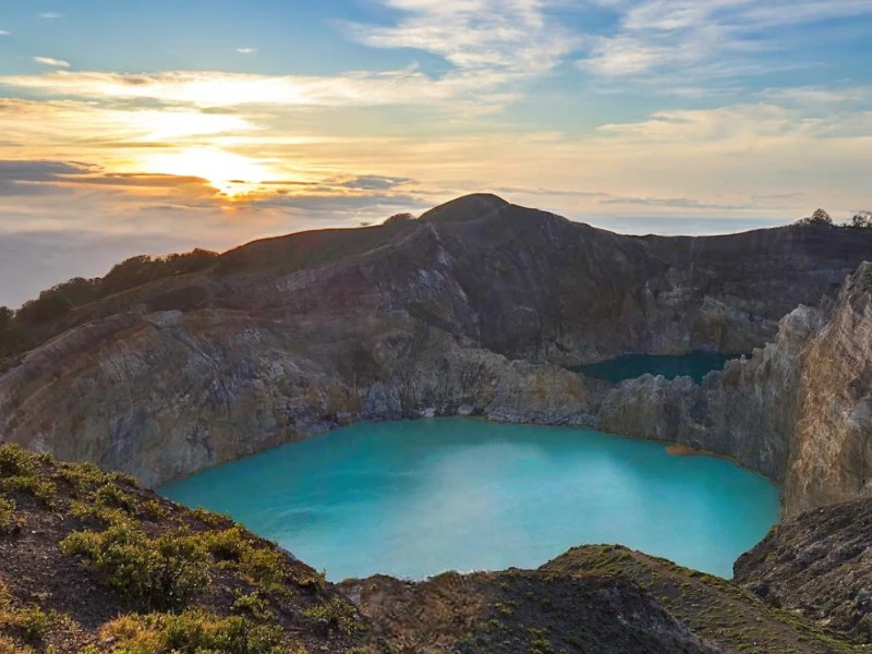 Menakjubkan! Keindahan Danau Kelimutu di Nusa Tenggara Timur, Destinasi Eksotis yang Wajib Dikunjungi