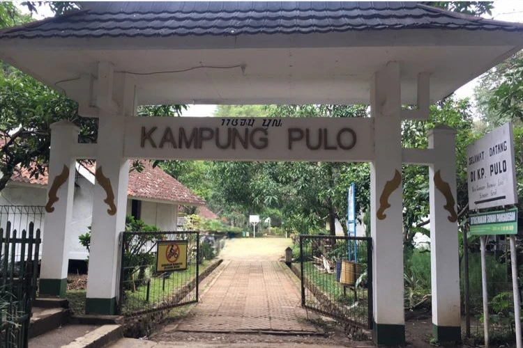 Wisata Candi Cangkuang dan kampung Pulo Garut