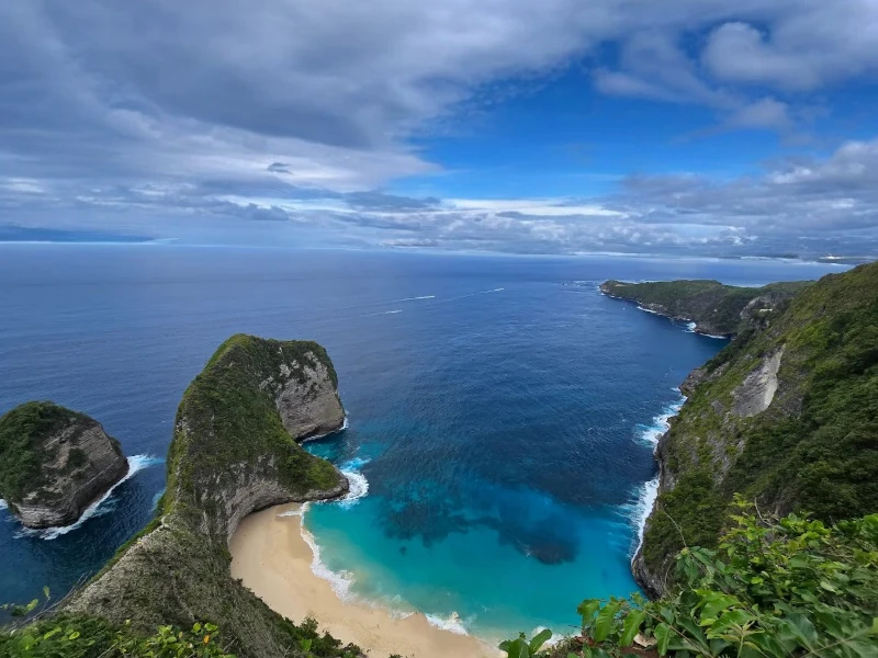 Pesona Kelingking Beach, Pantai Bali yang mengalihkan indahnya berbagai pantai di dunia